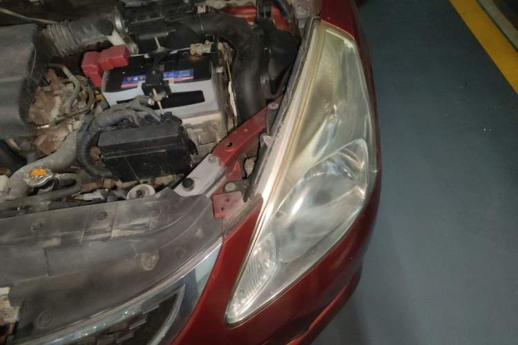 Used Nissan Tiida 2014 1.6L CVT Smart Model Engine Bay Left