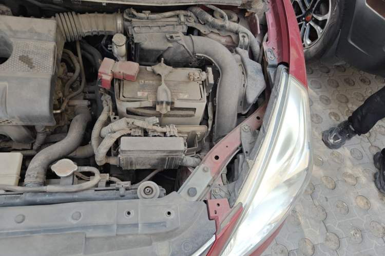 Used Nissan Tiida 2014 1.6L CVT Smart Model Engine Bay Left