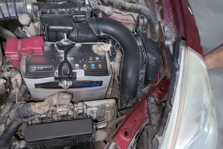 Used Nissan Tiida 2014 1.6L CVT Smart Model Engine Bay Left