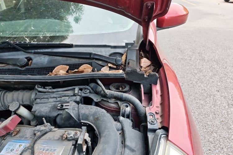Used Nissan Tiida 2014 1.6L CVT Comfort Model Engine Bay Left