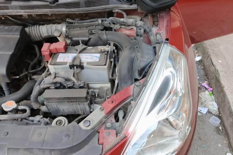 Used Nissan Tiida 2014 1.6L CVT Smart Model Engine Bay Left