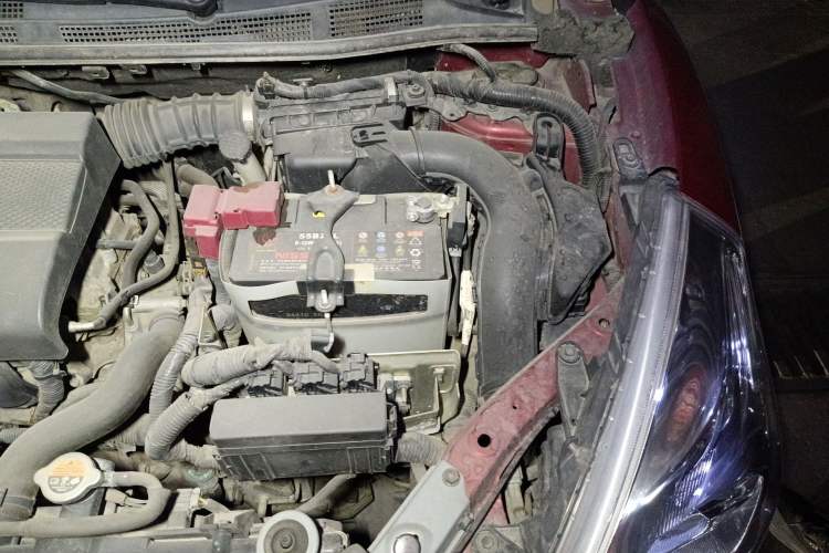 Used Nissan Tiida 2014 1.6L CVT Smart Model Engine Bay Left