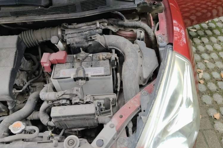 Used Nissan Tiida 2014 1.6L CVT Smart Model Engine Bay Left