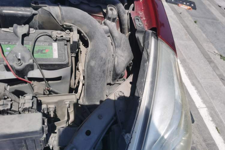 Used Nissan Tiida 2014 1.6L CVT Smart Model Engine Bay Left