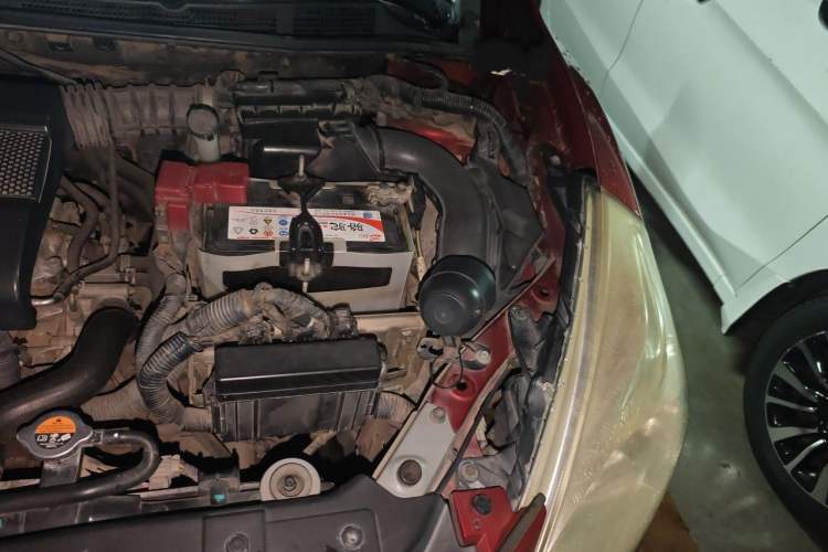 Used Nissan Tiida 2014 1.6L CVT Smart Model Engine Bay Left