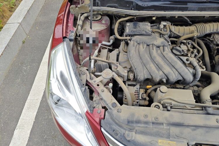 Used Nissan Tiida 2014 1.6L CVT Comfort Model Engine Bay Right