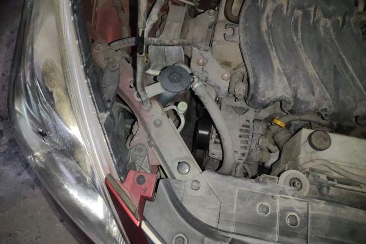 Used Nissan Tiida 2014 1.6L CVT Comfort Model Engine Bay Right