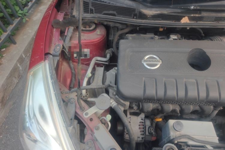 Used Nissan Tiida 2014 1.6L CVT Smart Model Engine Bay Right