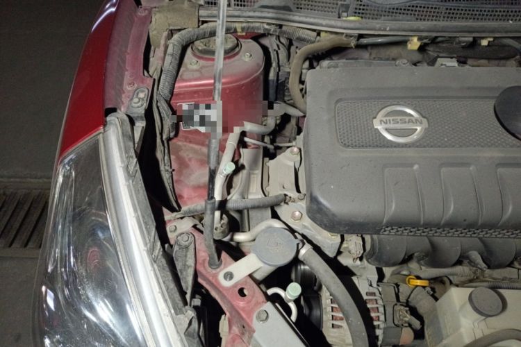 Used Nissan Tiida 2014 1.6L CVT Smart Model Engine Bay Right