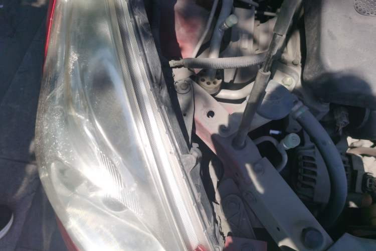 Used Nissan Tiida 2014 1.6L CVT Smart Model Engine Bay Right