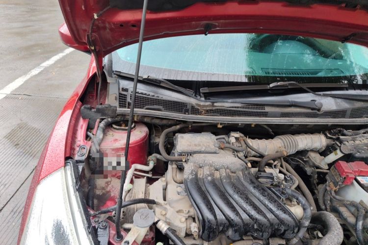 Used Nissan Tiida 2014 1.6L CVT Comfort Model Engine Bay Right