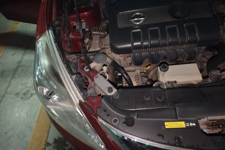 Used Nissan Tiida 2014 1.6L CVT Smart Model Engine Bay Right