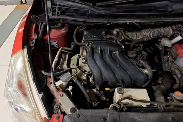 Used Nissan Tiida 2014 1.6L CVT Comfort Model Engine Bay Right