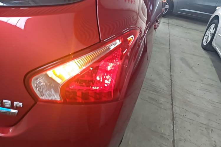 Used Nissan Tiida 2014 1.6L CVT Comfort Model Exterior 3