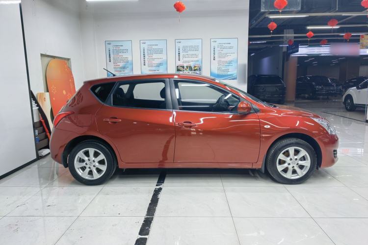 Used Nissan Tiida 2014 1.6L Manual Comfort Model Exterior 3