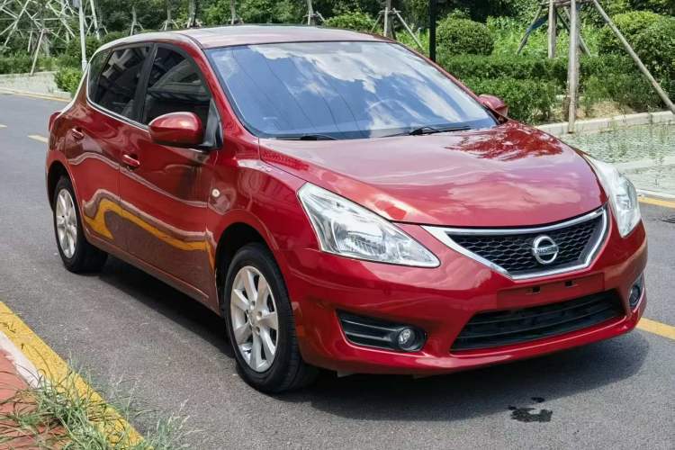 Used Nissan Tiida 2014 1.6L CVT Smart Model Front Right 45 Deg