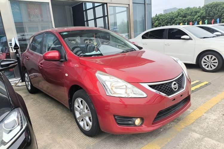 Used Nissan Tiida 2014 1.6L CVT Smart Model Front Right 45 Deg
