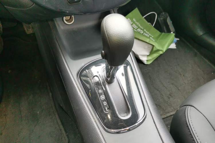 Used Nissan Tiida 2014 1.6L CVT Comfort Model Gear Lever