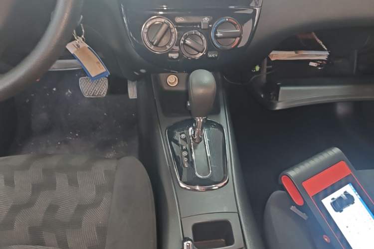 Used Nissan Tiida 2014 1.6L CVT Comfort Model Gear Lever