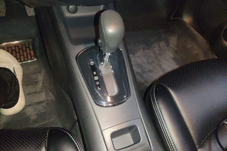 Used Nissan Tiida 2014 1.6L CVT Comfort Model Gear Lever