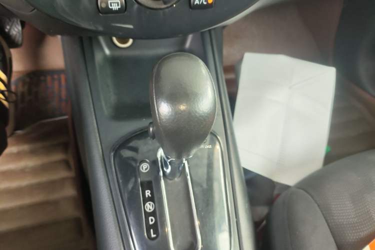 Used Nissan Tiida 2014 1.6L CVT Comfort Model Gear Lever