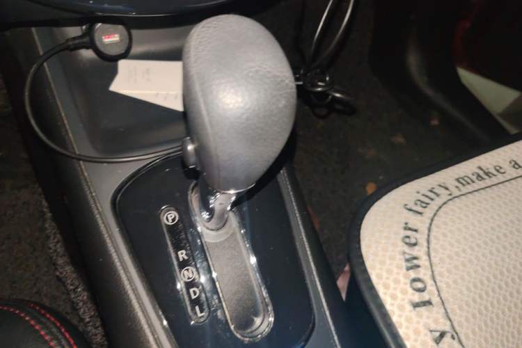 Used Nissan Tiida 2014 1.6L CVT Comfort Model Gear Lever