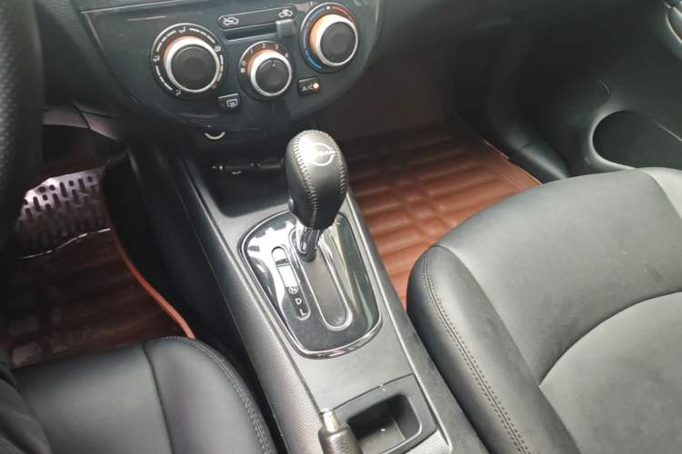Used Nissan Tiida 2014 1.6L CVT Comfort Model Gear Lever
