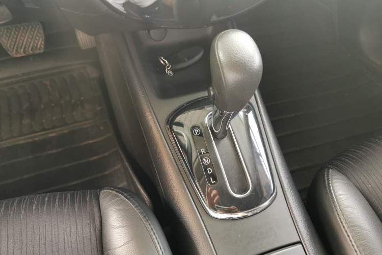 Used Nissan Tiida 2014 1.6L CVT Smart Model Gear Lever