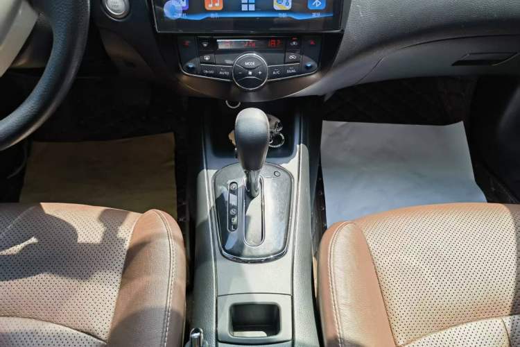 Used Nissan Tiida 2014 1.6L CVT Smart Model Gear Lever