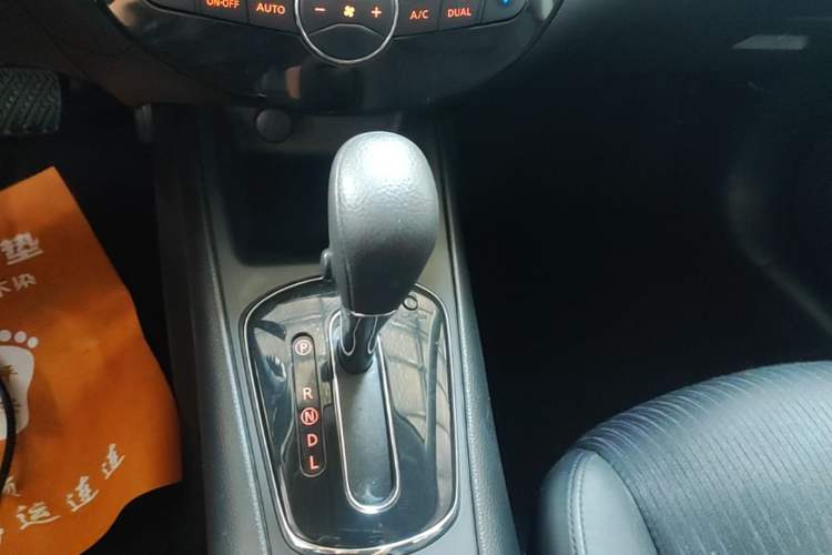 Used Nissan Tiida 2014 1.6L CVT Smart Model Gear Lever