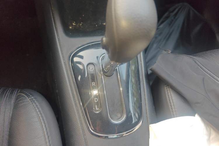 Used Nissan Tiida 2014 1.6L CVT Smart Model Gear Lever