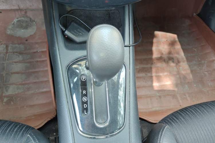 Used Nissan Tiida 2014 1.6L CVT Smart Model Gear Lever
