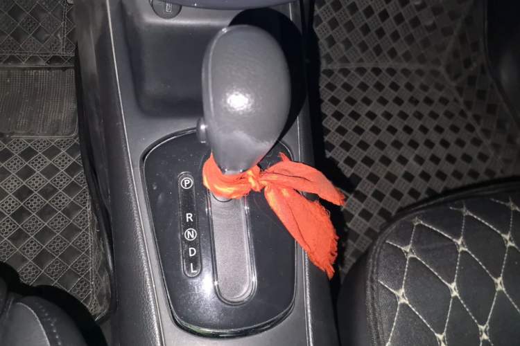 Used Nissan Tiida 2014 1.6L CVT Smart Model Gear Lever