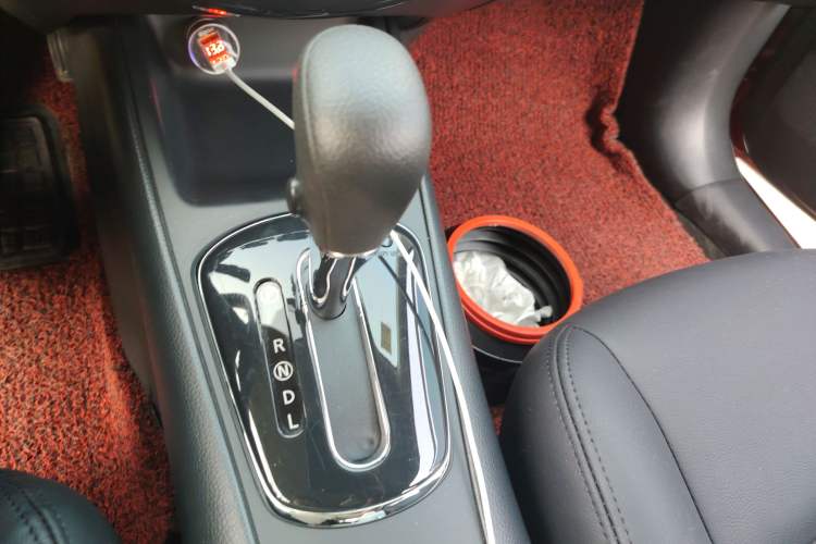 Used Nissan Tiida 2014 1.6L CVT Comfort Model Gear Lever