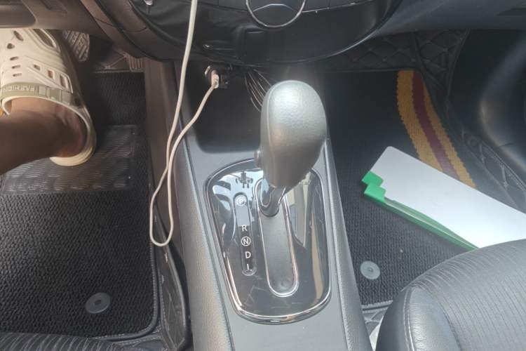 Used Nissan Tiida 2014 1.6L CVT Smart Model Gear Lever