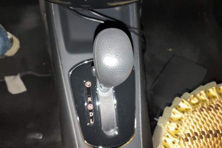 Used Nissan Tiida 2014 1.6L CVT Smart Model Gear Lever