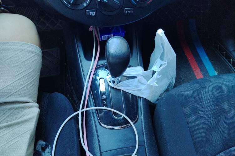 Used Nissan Tiida 2014 1.6L CVT Comfort Model Gear Lever