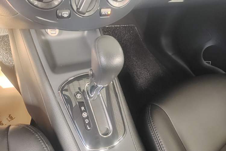 Used Nissan Tiida 2014 1.6L CVT Comfort Model Gear Lever