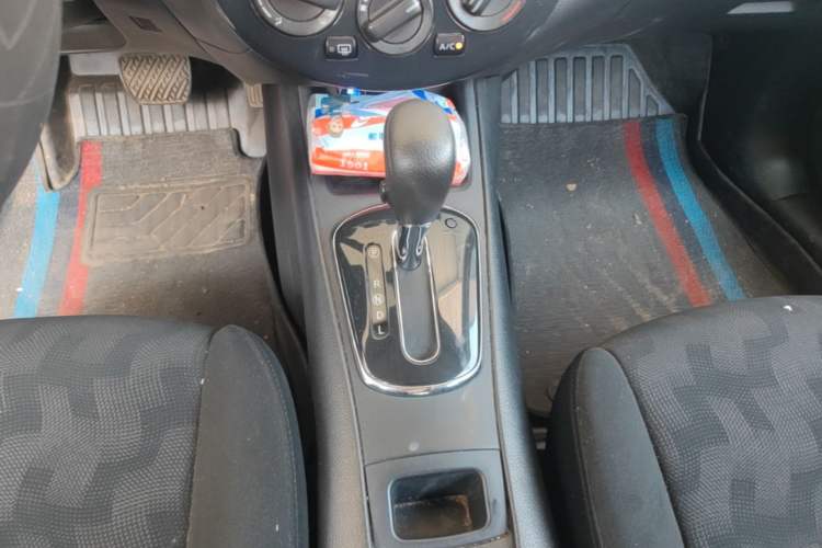 Used Nissan Tiida 2014 1.6L CVT Comfort Model Gear Lever