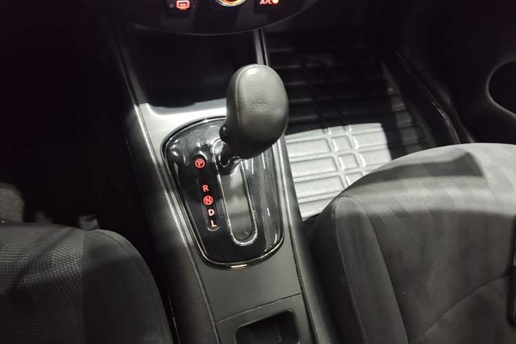 Used Nissan Tiida 2014 1.6L CVT Comfort Model Gear Lever