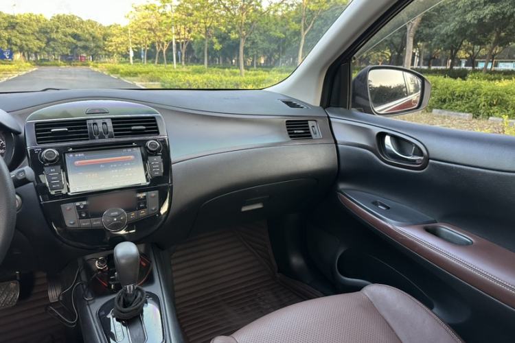 Used Nissan Tiida 2014 1.6L CVT Cool Cafe Edition Gear Lever