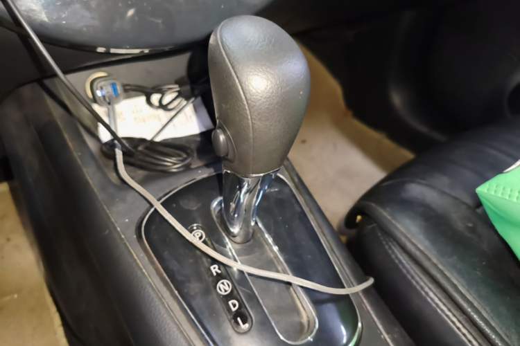 Used Nissan Tiida 2014 1.6L CVT Smart Model Gear Lever