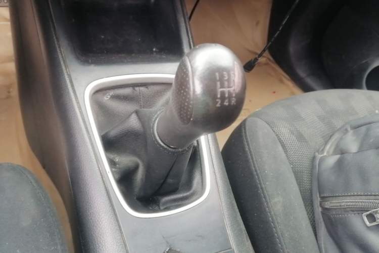 Used Nissan Tiida 2014 1.6L Manual Comfort Model Gear Lever