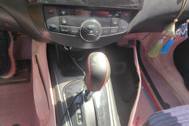 Used Nissan Tiida 2014 1.6L CVT Smart Model Gear Lever