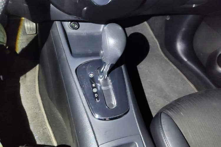 Used Nissan Tiida 2014 1.6L CVT Smart Model Gear Lever