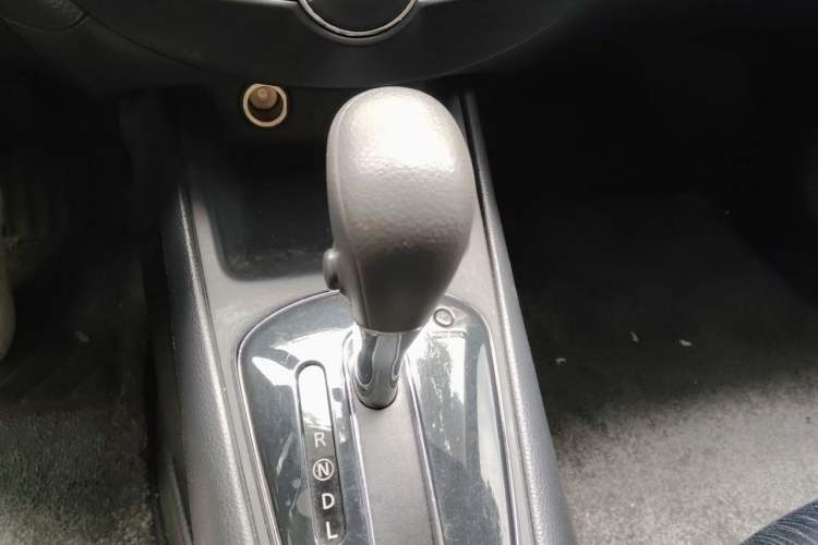 Used Nissan Tiida 2014 1.6L CVT Smart Model Gear Lever
