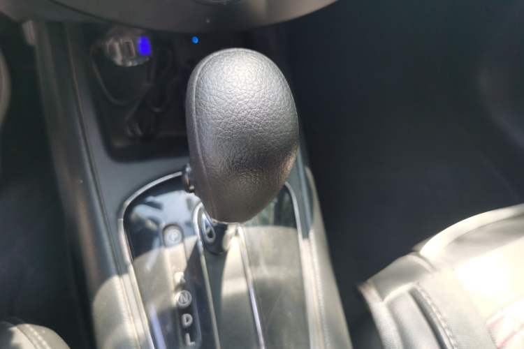 Used Nissan Tiida 2014 1.6L CVT Smart Model Gear Lever