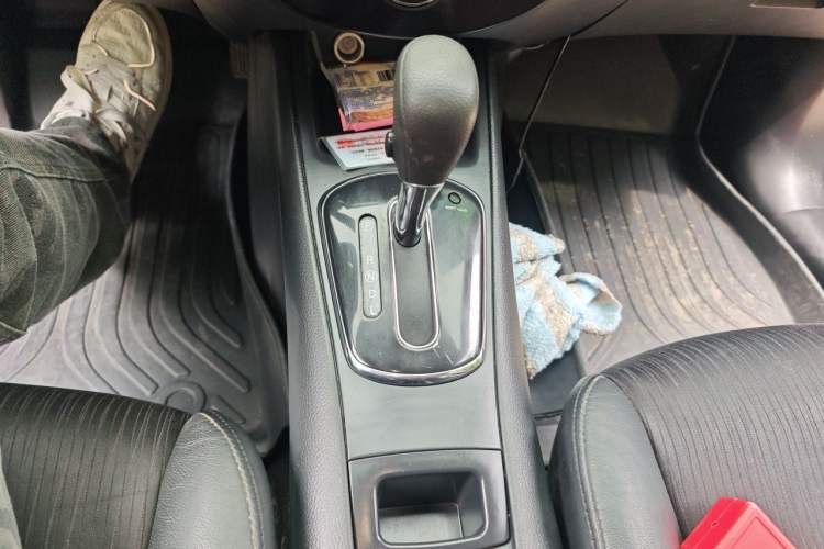 Used Nissan Tiida 2014 1.6L CVT Smart Model Gear Lever