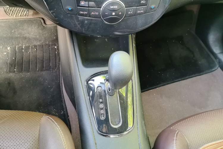 Used Nissan Tiida 2014 1.6L CVT Cool Cafe Edition Gear Lever