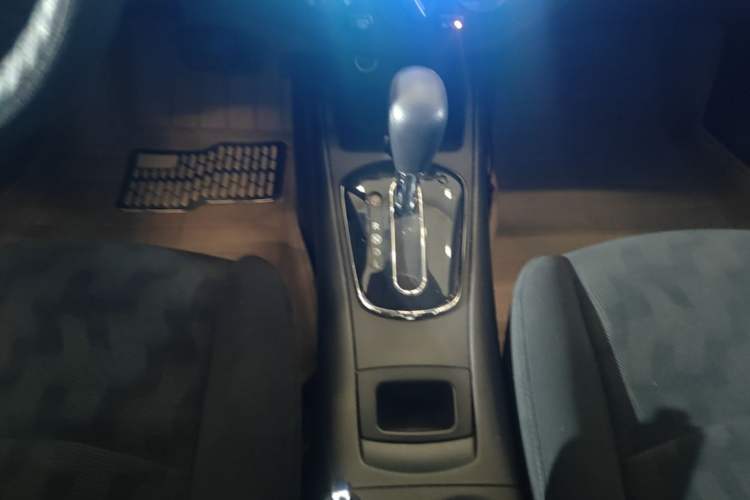 Used Nissan Tiida 2014 1.6L CVT Comfort Model Gear Lever
